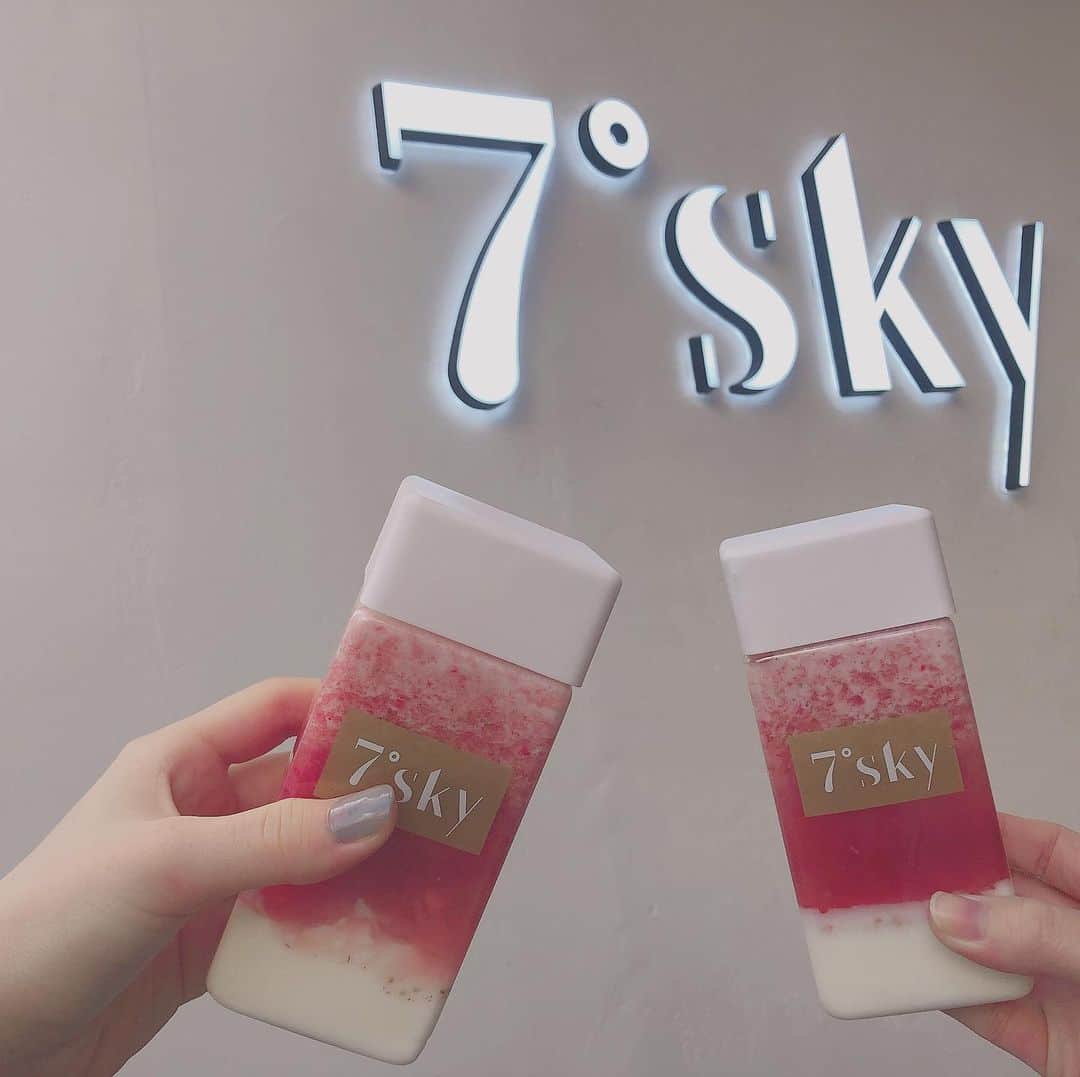 西川怜のインスタグラム：「かわいい🍓 そして美味しい･･･♥ #7sky  #いちご #いちごミルク #フレッシュフルーツティー」