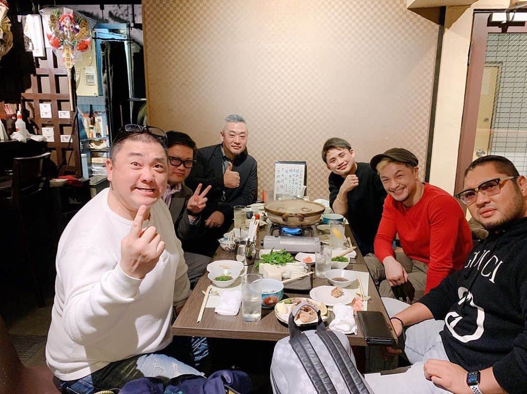京口紘人のインスタグラム：「. . . 昨日は中村社長に素敵な会を開いてもらいました✨ . . 佐藤"ハルク"修さんと、初めましてで中村社長の同級生の方と、極楽とんぼの山本さんと、新日本プロレスのEVILさん🔥 . . EVILさんの身体が凄すぎた。。。笑 . . 生物的に一番強いだろう。。。笑 . . また集まりましょう！ありがとうございました！！！ . . #京口紘人 #佐藤修 #山本圭壱 #EVIL #MADBOY #ハルク #極楽とんぼ #キングオブダークネス #戦闘力高い集まり #楽しい宴」