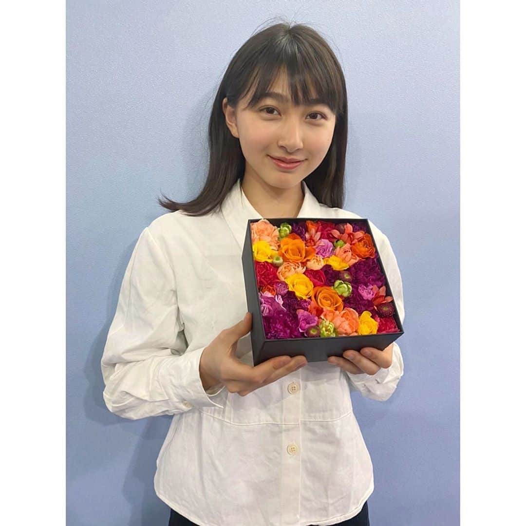 森マリアさんのインスタグラム写真 - (森マリアInstagram)「💐﻿ ﻿ 今日はお仕事で、誕生日祝いにとお花を頂きました👏🏻﻿ ﻿ 箱を開けた瞬間良い匂いが広がって﻿ とても幸せな気分になりました😇﻿ ありがとうございました！！﻿ ﻿ ﻿」3月17日 15時25分 - maria_mori_official