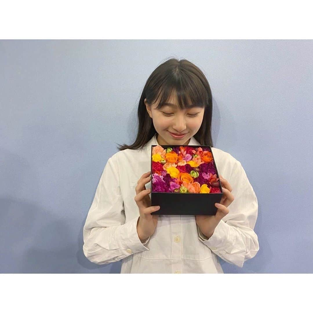 森マリアさんのインスタグラム写真 - (森マリアInstagram)「💐﻿ ﻿ 今日はお仕事で、誕生日祝いにとお花を頂きました👏🏻﻿ ﻿ 箱を開けた瞬間良い匂いが広がって﻿ とても幸せな気分になりました😇﻿ ありがとうございました！！﻿ ﻿ ﻿」3月17日 15時25分 - maria_mori_official