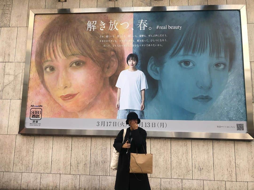 山之内すずさんのインスタグラム写真 - (山之内すずInstagram)「自己否定×自己肯定 素敵なテーマに素敵なフレーズに素敵な作品 この企画に関われたことを誇りに思います 悩みは、声に出すだけで少し解決するって言葉 実は私とすずめさんが話してる中で私から出た言葉で、私自身考え込んで自分を追い詰めてしまいがちな性格で つらいことを声に出すことで、文字に起こすことで感情や考えを整理して周りからの助言を受けて不器用ながらも少しずつ自分らしくいれるようになってきた気がするので 同じように抱え込んでいる方も誰かに話すことができなくても文字に起こすだけでも楽になれるかもしれないから自分で自分を認めてあげられるように、許してあげられるように這いつくばって生きて行きましょ」3月17日 15時43分 - suzu____chan