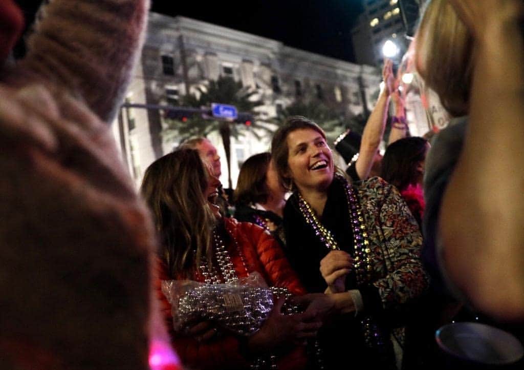 シャーロット・デュリフのインスタグラム：「Couple weeks ago @jess_talley gathered a badass group of women to celebrate her bachelorette party and her birthday for Mardi Gras in New Orleans 🎷  It was delightful and extremely fun, type 1 fun. Thank's Jess ❤  Now doing the exact opposite with social distancing, and crossing my fingers that we can both go to our destination weddings in May 🤞🏼 📷 by @anniemulligans」