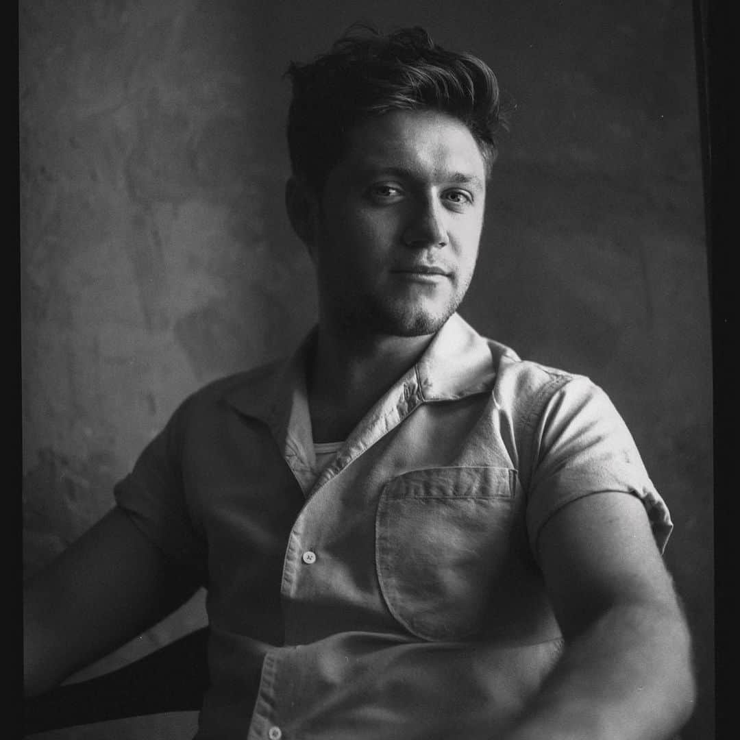 ナイル・ホーランのインスタグラム：「Thanks for an amazing response to my new album heartbreak weather . It’s obviously a very strange time in the world right now but I hope that in the crazy time my music is bringing you something nice and everyone is safe in their homes whilst doing so.. love you all . Keep buying and streaming」