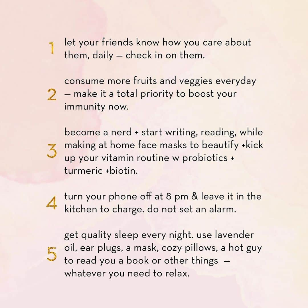 キャンディス・クマイさんのインスタグラム写真 - (キャンディス・クマイInstagram)「keep the calm while social distancing🙏🏼 here are 10 things you can do now  swipe through+ #10 is the most popular: .  I wrote 6 books + hundreds of recipes + dozens of articles//stories all from my home office even through hurricane sandy! .  you can do anything when you keep the calm + positive. .Everything I share the next few weeks will be FREE and USEFUL .  chat to me below on what you want to see or hear more of in comments👇🏼👇🏼👌🏼 xx 💋 ck」3月18日 1時18分 - candicekumai