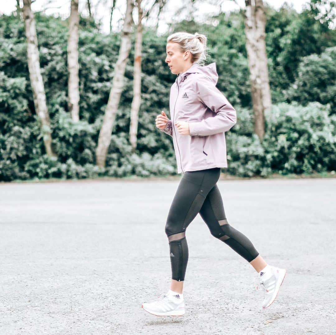 リンジー・シャープのインスタグラム：「Running is fun. Fresh air is nice.」