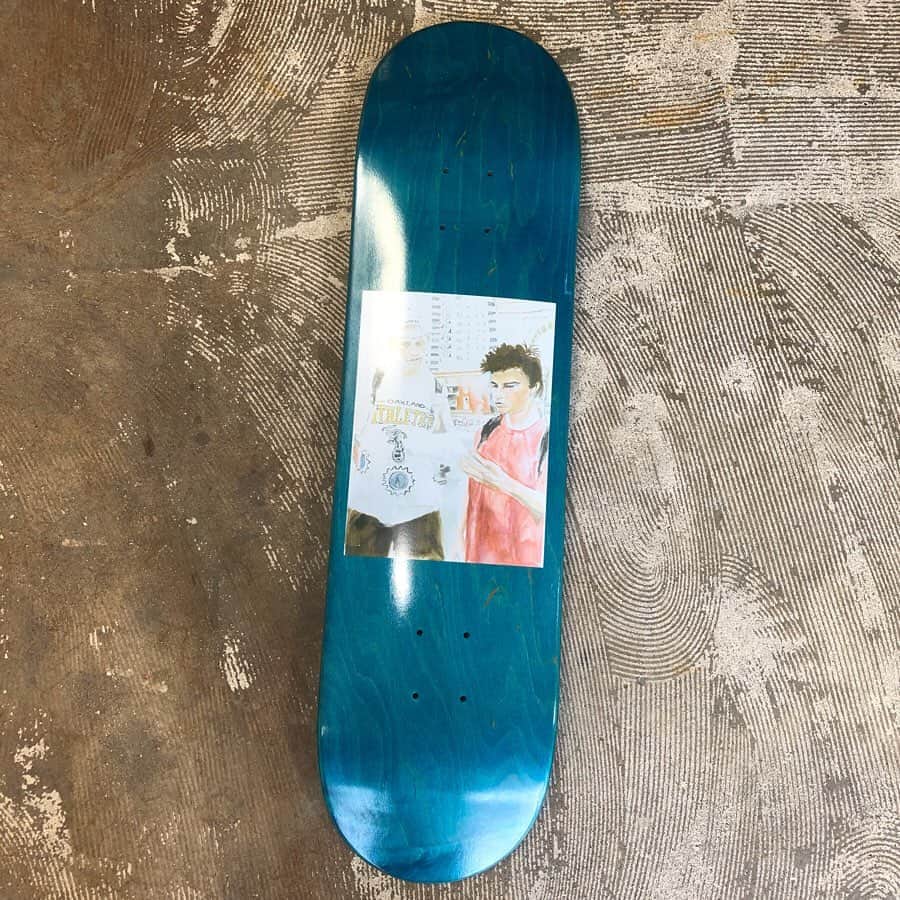 スケートボードのカリフォルニアストリートさんのインスタグラム写真 - (スケートボードのカリフォルニアストリートInstagram)「MAXALLURE から新しいデッキが入荷❗️ 今回はあの名作映画🎬 “KIDS” の有名なシーンをノルウェー出身のアーティスト Sunnia Wyller が水彩画で描かれたグラフィック🧑🏻‍🎨 家に飾っても良し、乗るも良しなデッキです👌  @maxallureskateboards #maxallureskateboards #skateboard #skateboarding #skater #カリフォルニアストリートスケーター #カリスト #スケートボード #スケボー # スケーター#californiastreet #calst」3月17日 17時56分 - california_street