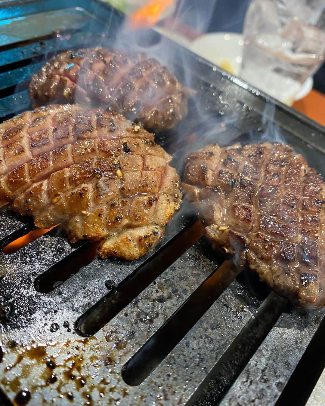 ニッチロー'さんのインスタグラム写真 - (ニッチロー'Instagram)「まだまだ寒いけど焼肉はいつでも熱い！  下北沢に新しく出来た【TORERO】さん  お洒落美味しい焼肉は今まで下北沢には無かった感じでいいです！  #torero #トレロ #焼肉 #下北沢 #日本一の焼肉の街生まれ  #焼肉大使 #ニッチロー' #ニックロー #ニッチ飯  #yakiniku  #shimokitazawa」3月17日 18時10分 - nicchiro5.1