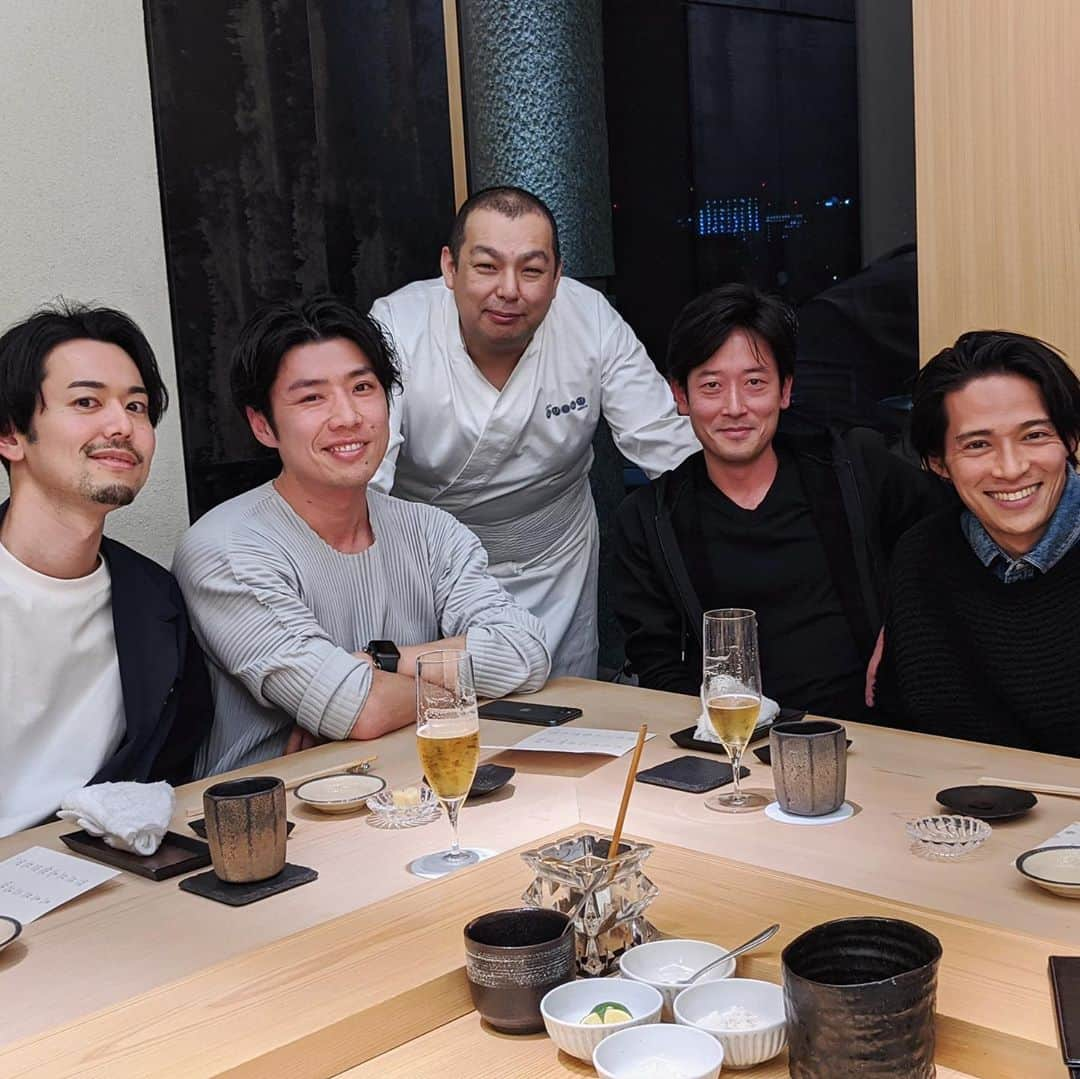 新野俊幸さんのインスタグラム写真 - (新野俊幸Instagram)「いつかのお寿司🍣 with バチェラーくぼさん @hirotakekubo  バチェラーの親友こうくん @haohaohaokun」3月17日 18時25分 - niinotoshiyuki