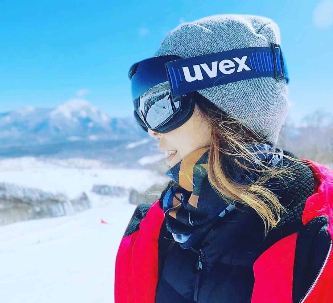 梅原玲奈さんのインスタグラム写真 - (梅原玲奈Instagram)「まだまだスキーしたーい！！ Still not enough🎿❄️ #ski #スキー」3月17日 18時49分 - reina_umehara