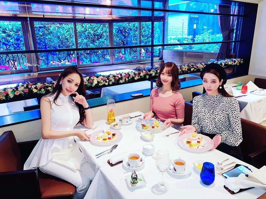 のインスタグラム：「. ずっと楽しみだったランチ会〜😍💕 やっとできた〜💖💖💖 元ジェントルの3人で遊んだよ〜😋✨ 恵比寿の可愛いフレンチレストラン💕 .  #monnalisa #monnalisarestaurant #restaurantmonnalisa #モナリザ #レストランモナリザ #モナリザ恵比寿 #恵比寿グルメ #恵比寿ランチ #恵比寿フレンチ #フレンチランチ #フレンチランチコース #女子会ランチ  #fabric #新宿ファブリック #ファブリック #ラウンジ #キャバクラ #キャバ嬢 #歌舞伎町 #歌舞伎町キャバ嬢 #桜ゆみ #移籍 #一ノ瀬さや #渚まりん」