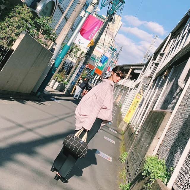 結城モエさんのインスタグラム写真 - (結城モエInstagram)「今日の撮影はロケだったので、 帰りにお外で私服を...📷✨ .  tops&pants▷ #milaowen  shoes ▷ #moussy  sunglasses ▷ #miumiu  bag ▷ #chanel」3月17日 18時42分 - moe_yuki_