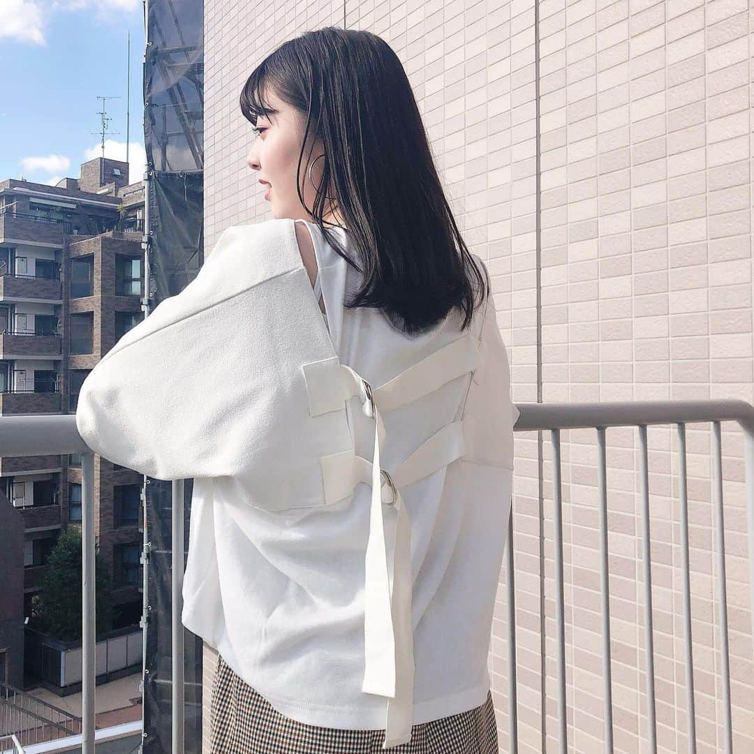 ゆなさんのインスタグラム写真 - (ゆなInstagram)「眩しそうな顔してる🌞 服はタグ付けしてるのでぜひ♡ 後ろのデザインがお気に入り♡」3月17日 18時54分 - _yunachannel