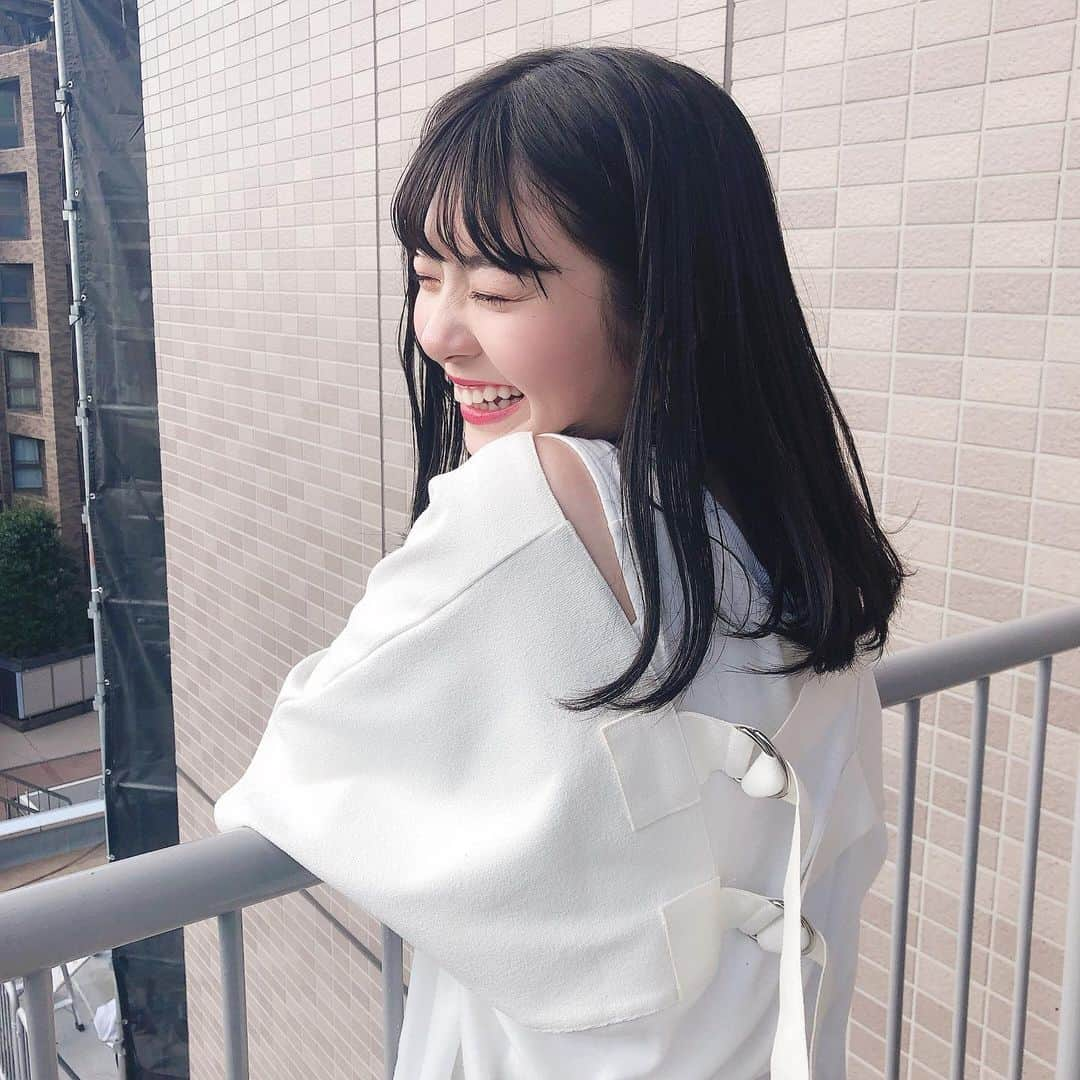 ゆなさんのインスタグラム写真 - (ゆなInstagram)「眩しそうな顔してる🌞 服はタグ付けしてるのでぜひ♡ 後ろのデザインがお気に入り♡」3月17日 18時54分 - _yunachannel