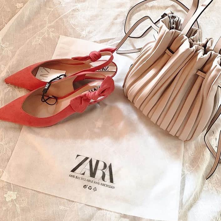 Locariのインスタグラム：「【私たちこれ買いました♡GU＆ZARA「プチプラバッグ・シューズ」10選】 Photo by @chikuri.chan さん . . . #バッグ#シューズ#ファッション#コーデ#春コーデ#コーディネート#プチプラ」