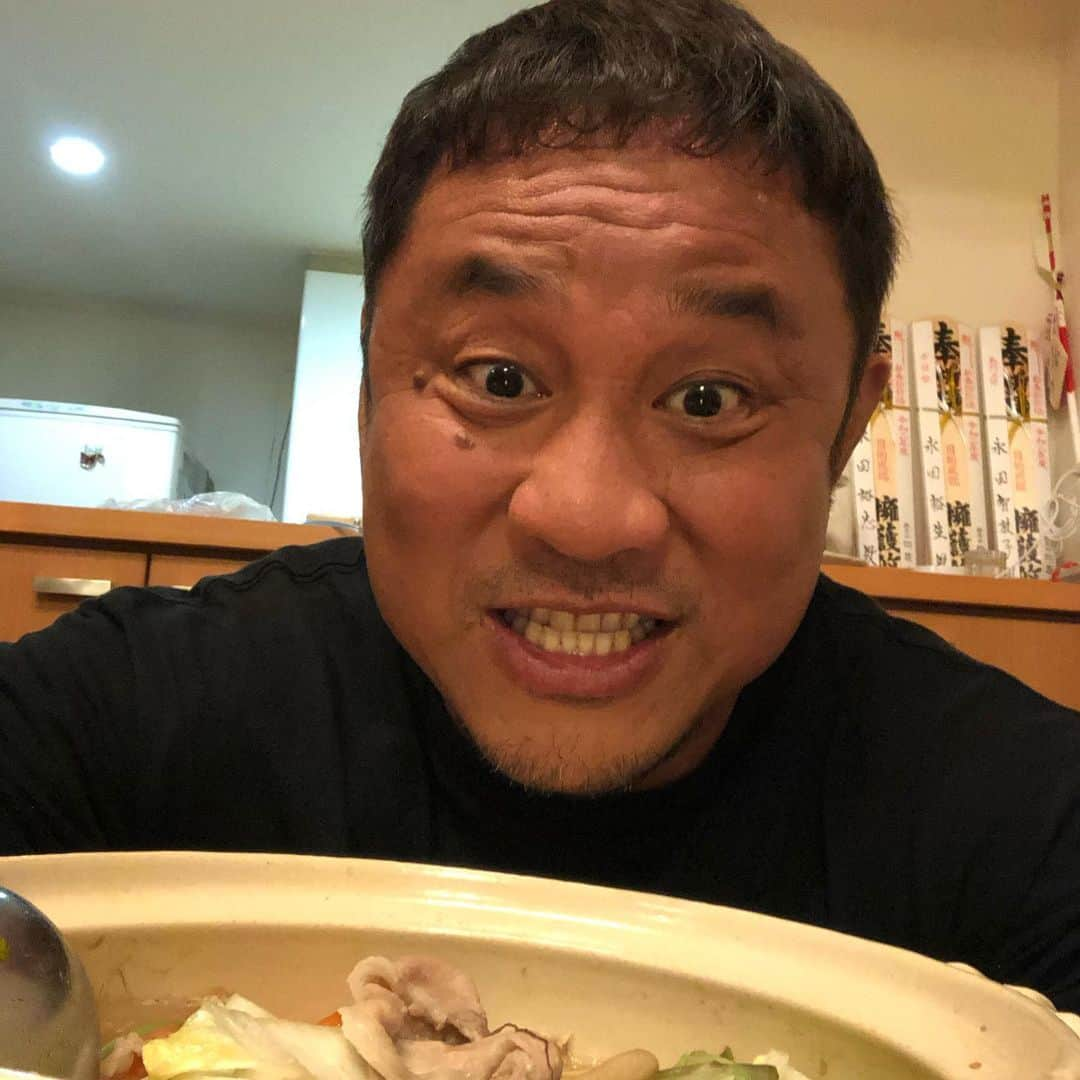 永田裕志さんのインスタグラム写真 - (永田裕志Instagram)「今宵は私が腕をふるって豚汁鍋を作りました。 これがまた超絶なお味で最高の美味さでした。 これも家族孝行でしょうか(笑)⁉️ #永田裕志 #豚汁鍋 #激烈美味さ」3月17日 19時09分 - yuji_nagata