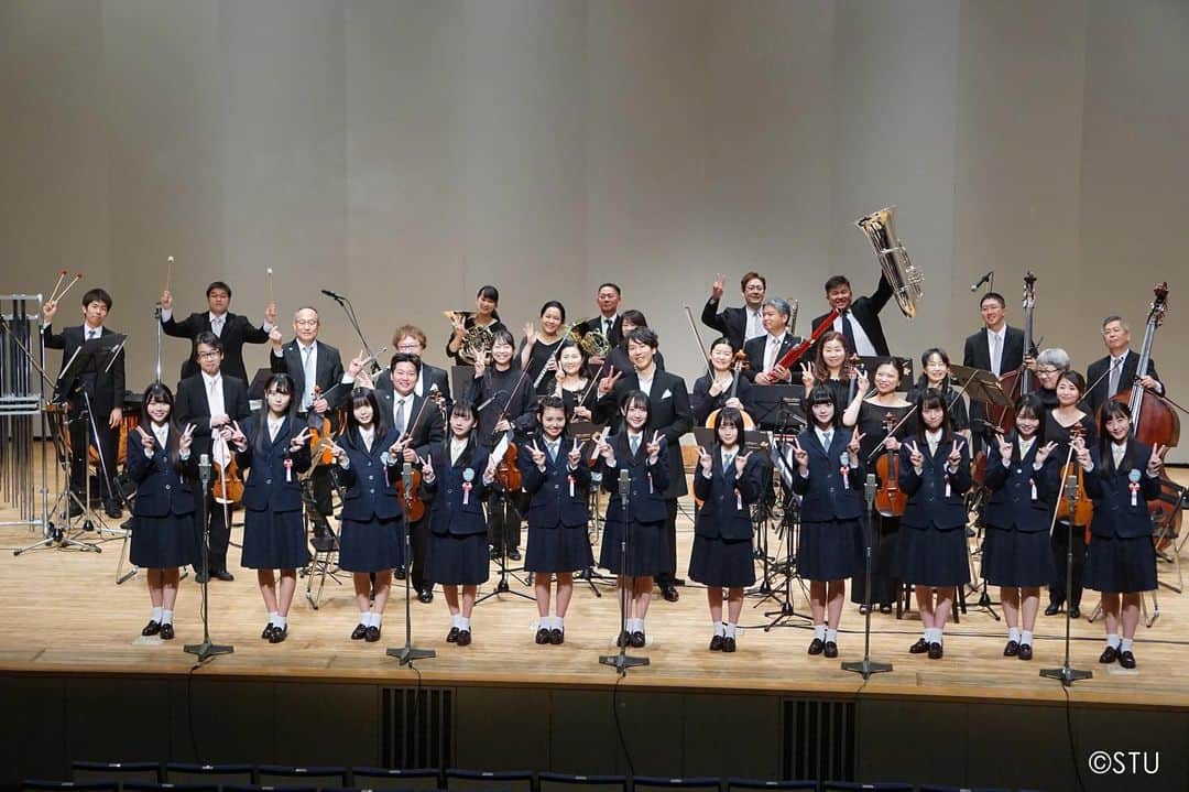 STU48さんのインスタグラム写真 - (STU48Instagram)「* 2020年3月に学校をご卒業の皆さま、おめでとうございます🌸㊗️ 「今年学校を卒業する皆さんに、音楽の力でのエールを贈りたい。」 そんな想いを持ったSTU48と、広島交響楽団さんがコラボをし、 『桜の花びらたち 2020〜STU48&広島交響楽団〜』 をYouTubeにて公開致しました▶️ * ストーリー(ハイライト)に更新しておりますのでチェックしてみてください🎶 * #STU48 #広島交響楽団 #桜の花びらたち #桜の花びらたち2020 #全国の学生の皆さま #卒業おめでとうございます」3月17日 19時23分 - stu48.official