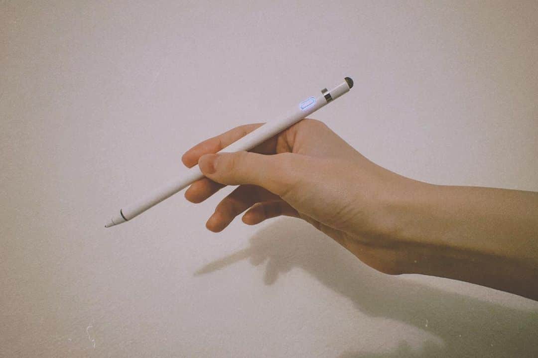 松井咲子さんのインスタグラム写真 - (松井咲子Instagram)「最近の買ってよかったランキング１位です . #iPhone用のペン #スタイラスペン というらしい #iPhone用のペン じゃないの？ #styluspen ね、覚えた！ #優秀」3月17日 19時43分 - sakiko___official