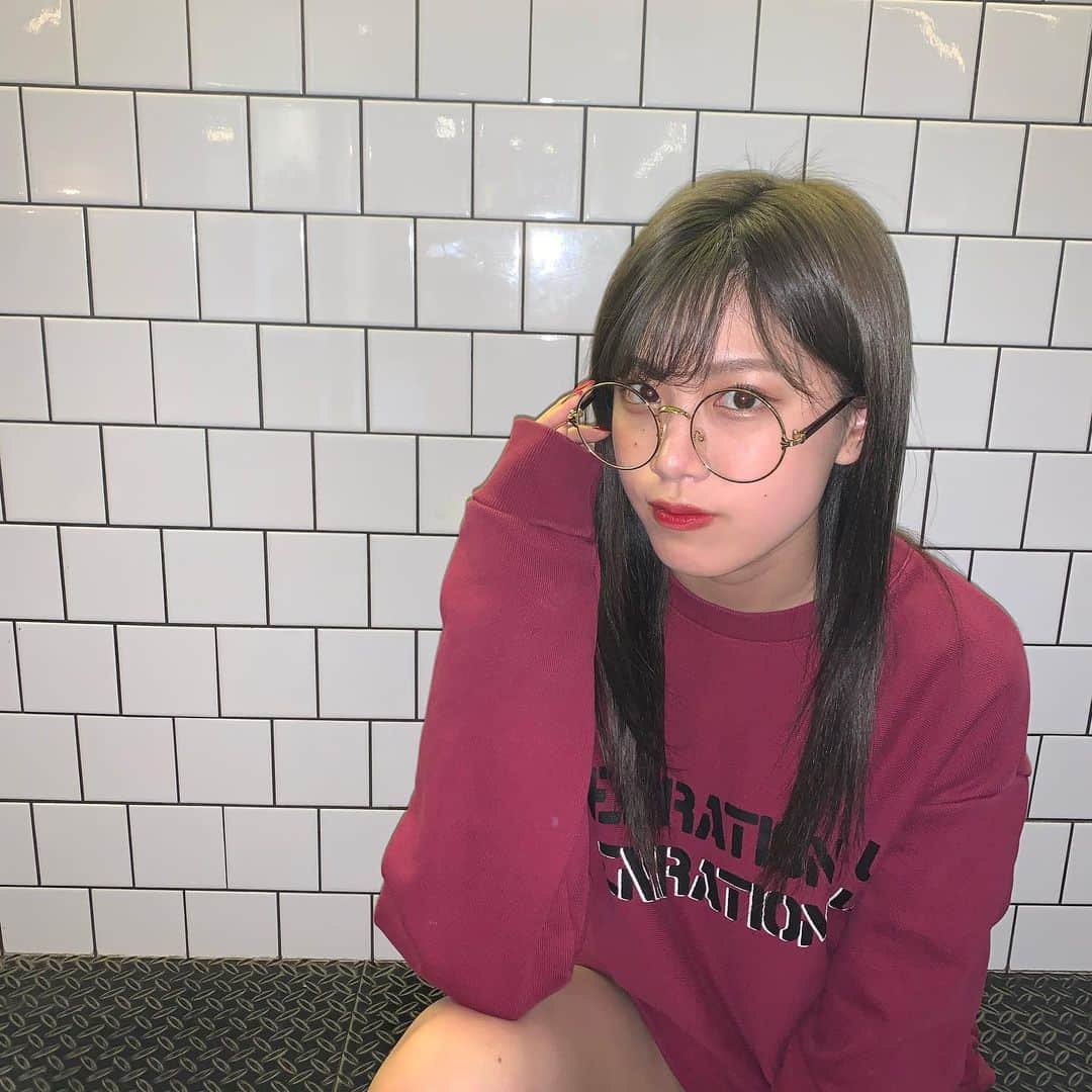 林優菜のインスタグラム：「. . . 実はちゃんとゲットしてます . . . #guess #GENERATIONS #guessxgenerations #トレーナーコーデ #だてめがね #丸メガネ #ノーマルカメラ」