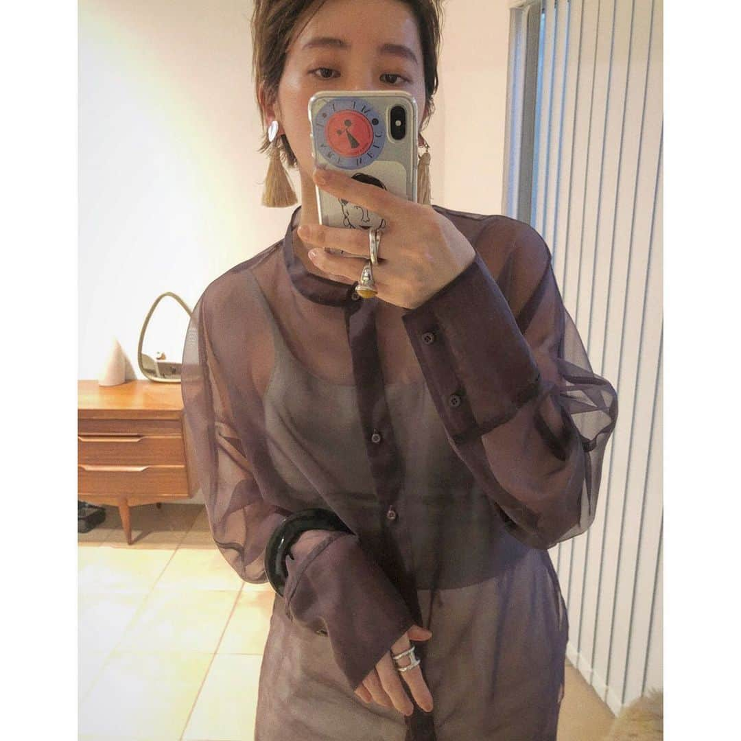 吉田怜香さんのインスタグラム写真 - (吉田怜香Instagram)「きょうの #よしだ_服  はやく着たかったやつ〜♡ 春めいてきたのでおろした🌷 . organdy sheer shirts 15.480- 来週の入荷です◎ . さて、仕事おわりの🍽〜♡」3月17日 19時45分 - reikayoshida_