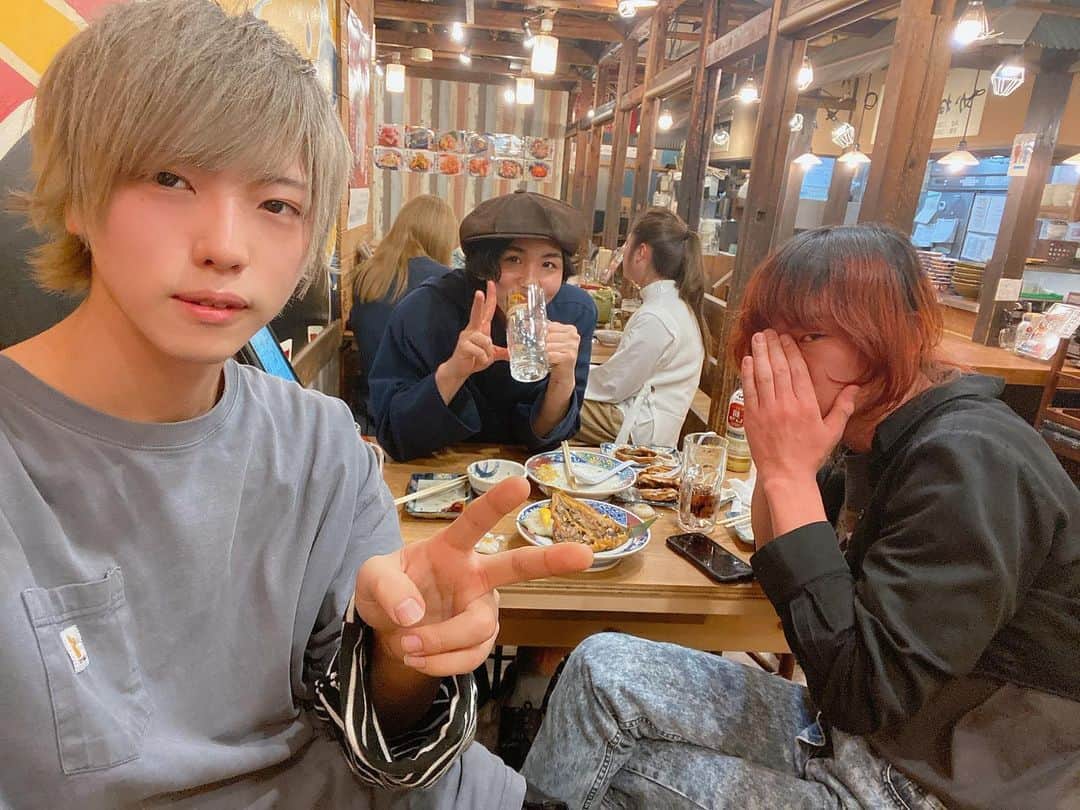 圭吾のインスタグラム：「海斗くん海鮮食べれないのに磯丸」