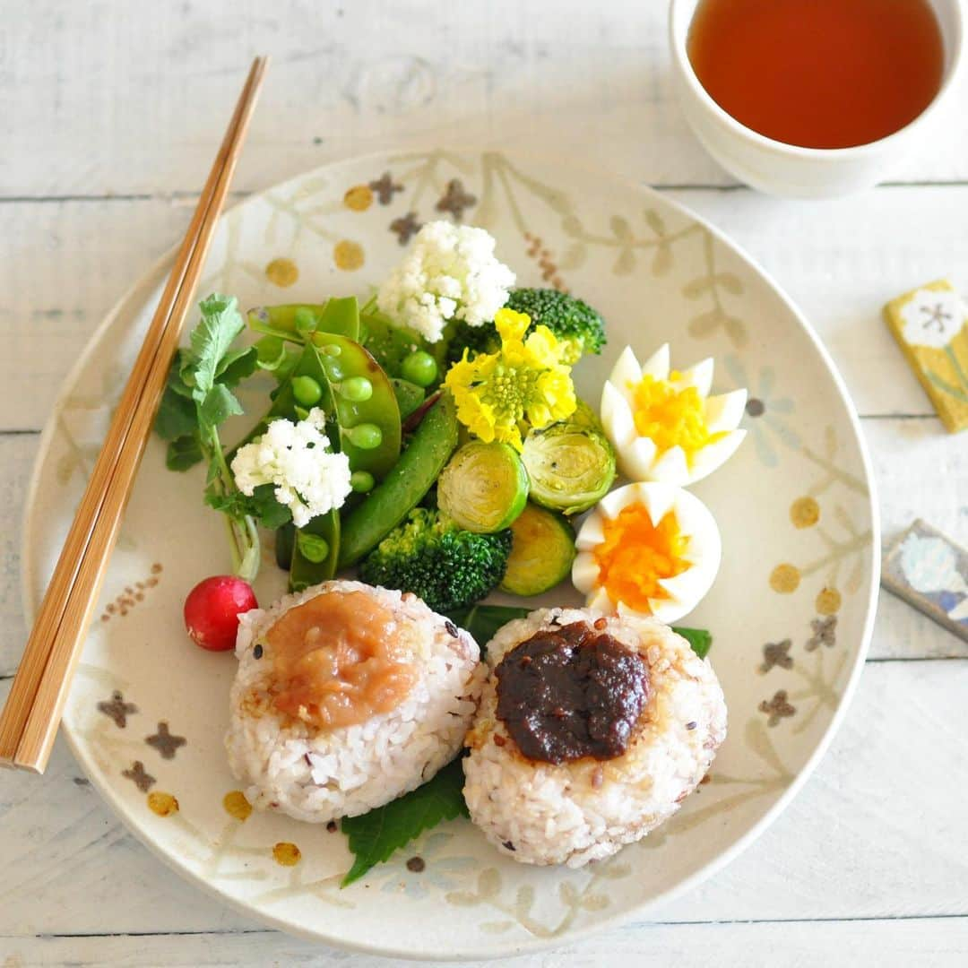 masayoさんのインスタグラム写真 - (masayoInstagram)「2020.3.17 ＊ワンプレートごはん ・ 焼きおにぎりの 春色ワンプレートごはん^^ @michill_official  さんの コラムに作り方を 書いています♪ ・」3月17日 20時02分 - masayo_san