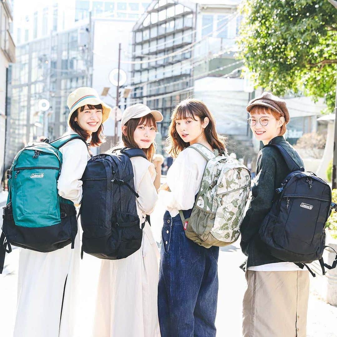 Coleman Japanのインスタグラム：「ウォーカーシリーズ🎒プレゼント❣️ ・ 今年のバッグはもう決めた？ 新生活のスタートはコールマンのリュック「ウォーカーシリーズ」がイチオシ👍 ・ 今なら、@Coleman_Japan をフォローして、この投稿に希望のカラーをコメントしてくれた方の中から、抽選で4名様にmerモデル4人が着用しているウォーカーシリーズ（4色）をプレゼントいたします🎁✨ ・ 応募期間：2020/3/17〜4/5 ・ ※当選発表はDMでお知らせします。 ※非公開設定の方は対象外となります。 ・ 🎒着用アイテム（写真1枚目左から）: ウォーカー33 （エバーグリーン） ウォーカー33 （ブラックヘザー） ウォーカー25 （ナチュラルカモ） ウォーカー25 （ブラック） ・ 詳しくは @merweb_official の記事をチェック✔︎ ・ ・ ・ @you_miyazaki @marumaru1530 @miyoshikun @_mura_hama ・ #灯そうColeman #灯そうコールマン #灯そう #Coleman #コールマン #Backpack #バックパック #Rucksack #リュックサック #リュック #Daypack #デイパック #リュック女子 #WALKERシリーズ #walker25 #walker33 #ウォーカー #ウォーカー25 #ウォーカー33 #私のコールマン #コールマンリュック #黒リュック #メガウォーカー #merweb #mer  #宮崎葉 #まる #橋下美好 #村濱遥」