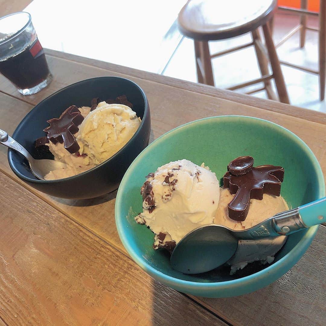 篠崎彩奈さんのインスタグラム写真 - (篠崎彩奈Instagram)「_ @kippyscococream の アイスクリーム🍨 . お砂糖、乳製品、グルテンを 一切使用してない ヘルシーなアイスクリームなのです。 とってもとっても美味しかったー☺️ トッピングのチョコレートも 手作りでお砂糖使ってないんだって😳🍫 #原宿カフェ #千駄ヶ谷カフェ  #アイスクリーム #キッピーズココクリーム  #cafe巡り #グルテンフリー」3月17日 20時06分 - ayana.s_official