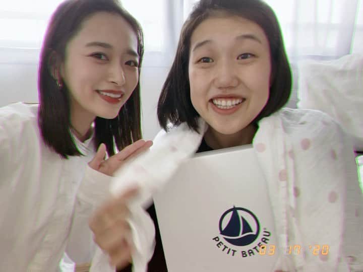 近藤千尋のインスタグラム：「なっちゃん本当におめでとう👶‼️💕 色んな感情が溢れて玄関で爆泣き。笑 なっちゃん、だいきゃんによく似た 可愛いかわいい赤ちゃんに会えて 幸せな1日でした。。。👶❤️ 一緒に、大切に育てて行こうね❣️ #おくるみで自分を包むなっちゃん #赤ちゃんのことつつんでね ♡笑」