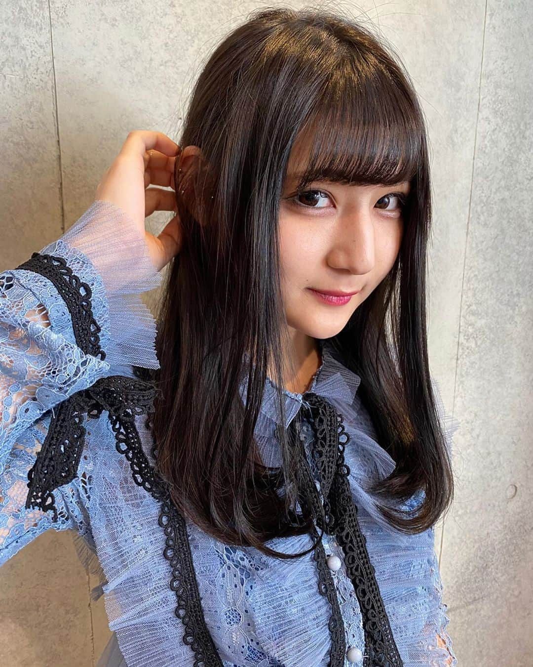 ねこのインスタグラム：「黒髪ーーーー🥺 にあってる？❤︎ 春なので透明感ましまし、 つやつやにしてもらった🌸 髪が生き返りました😊❤️ #自由が丘 #自由が丘美容室 #自由が丘カフェ #サロンモデル #ヘアスタイル #カラーモデル #ヘアカラー #彼女感 #グラビア #モデル #ポートレート  #被写体 #地下アイドル #アイドル #idol #黒髪 #黒髪ロング  #かわいい女の子 #自撮り #自撮り女子 #自撮り界隈 #いいね返し  #japanesegirl #instagood #l4l #lfl #いいね」