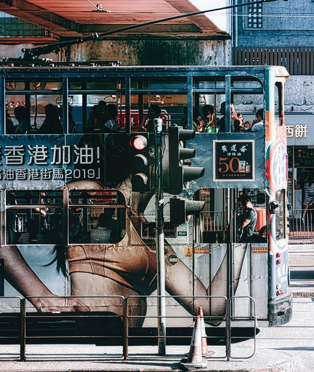 HAYAMI HANNAH ハナさん ど田舎さんのインスタグラム写真 - (HAYAMI HANNAH ハナさん ど田舎Instagram)「Tram 🚋 Old Style #香港加油 🇭🇰 #hktramways : 今すぐ行きたい！叶うなら！」3月17日 20時21分 - hayamihannah