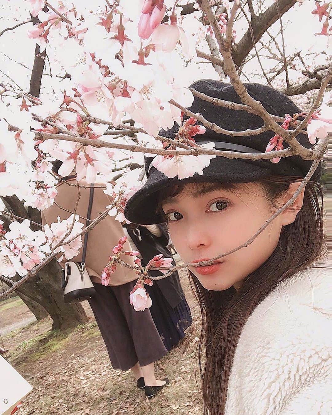 酒匂彩名さんのインスタグラム写真 - (酒匂彩名Instagram)「: 桜を探して雨じゃなければ毎日お散歩してる🌸 しかし今日はほっぺたガッツリ日焼けしててショック🤯 : #桜　#お花見　#早咲き　 #来週はソメヨシノが見頃かな #楽しみだなぁ　#コロナに負けるな　 #japan #sakura #spring」3月17日 20時35分 - ayanasakoh