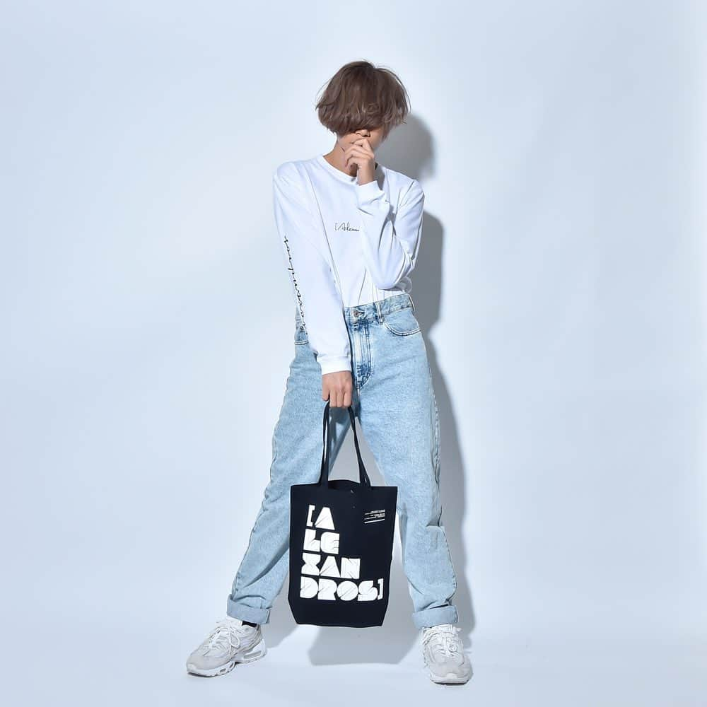 [ALEXANDROS]さんのインスタグラム写真 - ([ALEXANDROS]Instagram)「・﻿ ・﻿ ・﻿ TOTE BAG﻿ ﻿ BLACK﻿ ¥2,000-﻿ ﻿ #alexandros ﻿ #goods ﻿ #merch ﻿ #look ﻿ #tee ﻿ #longsleevetee ﻿ #sweat ﻿ #hoodie ﻿ #cap ﻿ #towel ﻿ #rubberband ﻿ #totebag ﻿ ﻿ #川上洋平 ﻿ @yoohei_alexandros ﻿ #帆乃花 ﻿ @p_r_r__」3月17日 20時38分 - alexandros_official_insta