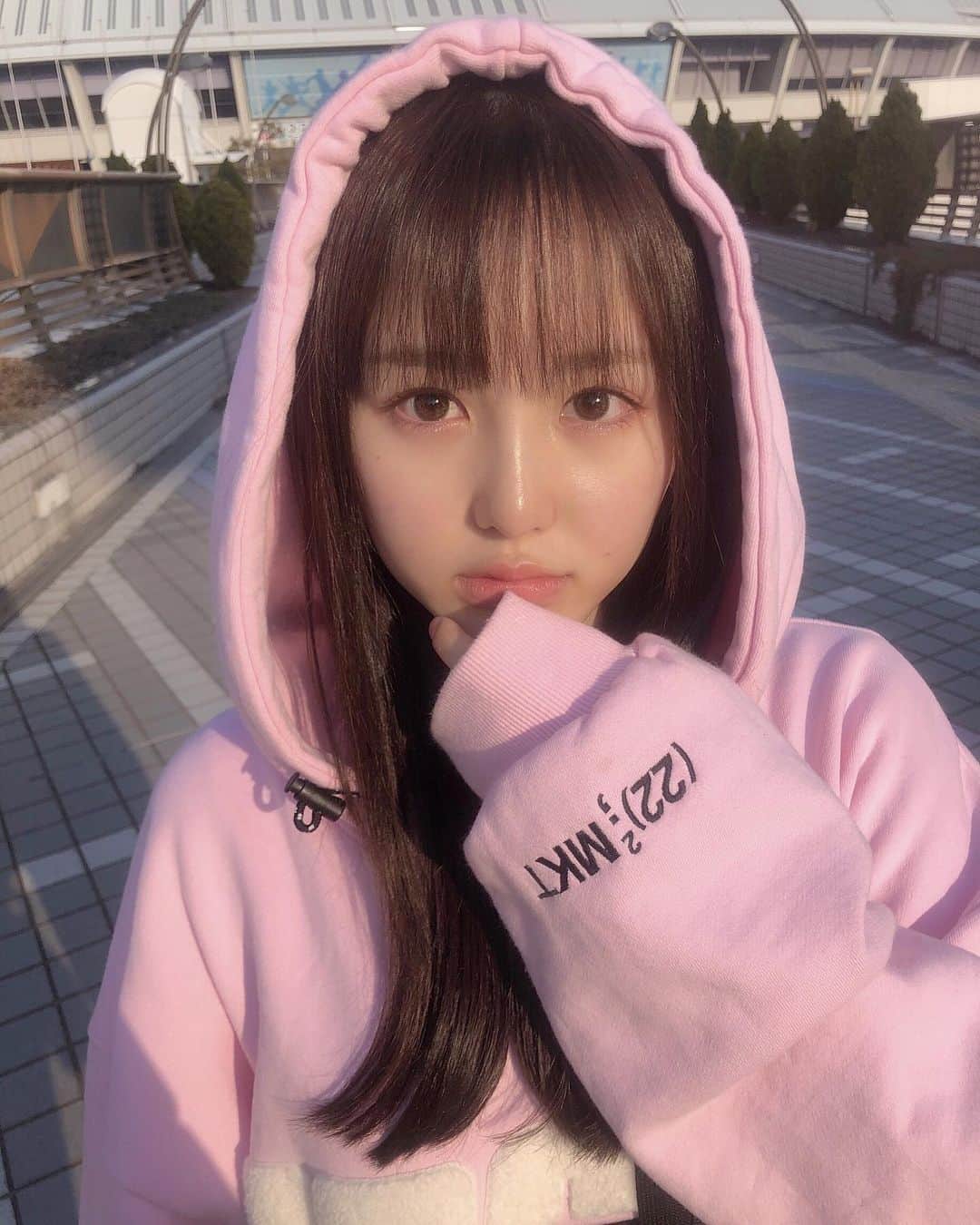 のインスタグラム：「・﻿ ゥチらの聖地、ナゴヤドーム⚾️🎤﻿ ﻿ ﻿ パーカー#22market﻿ ﻿ リップ#オピュ　#ジューシーパンティント　BE01﻿ ﻿ ﻿ 野球もイベントも無いとユニフォームとかメンカラの服着てる人たちがあんまり見れなくて寂しい……﻿ ﻿ コロナ許すまじ❗️﻿ ﻿」