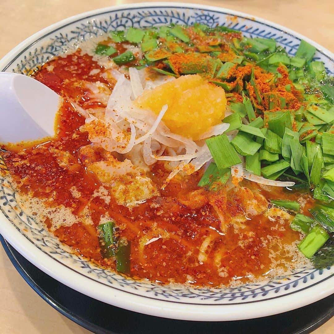 岡部玲子さんのインスタグラム写真 - (岡部玲子Instagram)「今日は仕事帰りにサクッと晩ご飯🍜 食生活ハチャメチャデーだったけれど、久しぶりのラーメンは美味しかった☺️ 糖質50%OFF麺‼️ 糖質OFFを殆ど感じさせない食感と美味しさに大満足🙆‍♀️ ラーメンも、辛いものも…実は大好きなのです😁💦 #岡部玲子 #子育て　#主婦　#アラフォーママ　#40代　#ロカボ　#低糖質　#ハチャメチャデー　#ラーメン　#丸源ラーメン #糖質オフ麺　#辛いもの好き #mama #talent #reporter #japanese #ramen #lowcarb #happy」3月17日 20時56分 - reiko_okabe