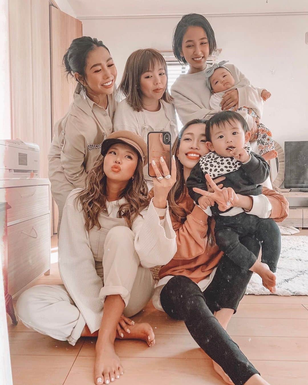 ✷kana✷のインスタグラム：「🍋🧡🌼🍊✨ . . ひさびさにいっぱい〜 すきだわぁ♡ 会う度kids達の成長と 人数の変化にびっくりするよねw みーんなとくべつ自分の子みたいに かわいい😭笑 . . #ママ友ランチ」