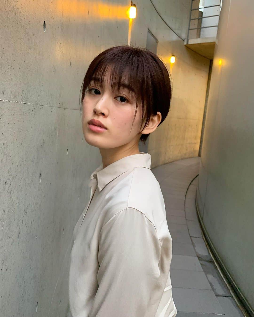 齋藤智奈美のインスタグラム：「____ 今月の　#IKEカット .  今回のテーマ 「嫌な気分を吹き飛ばそう あげもも〜〜💗」ですw . 気温も暖かくなってきて、 もう春ですね、 コロナに負けず気分あげていきましょう〜✌🏻 花粉症は辛いけどw . IKEさんいつもありがとです🙋🏼‍♀️ rikushiさんも載せときました〜！ .  ____ @hiromasaikeda  @anti_antiworld  @perm_anti  #ショートヘア  #春カラー #ピンク」