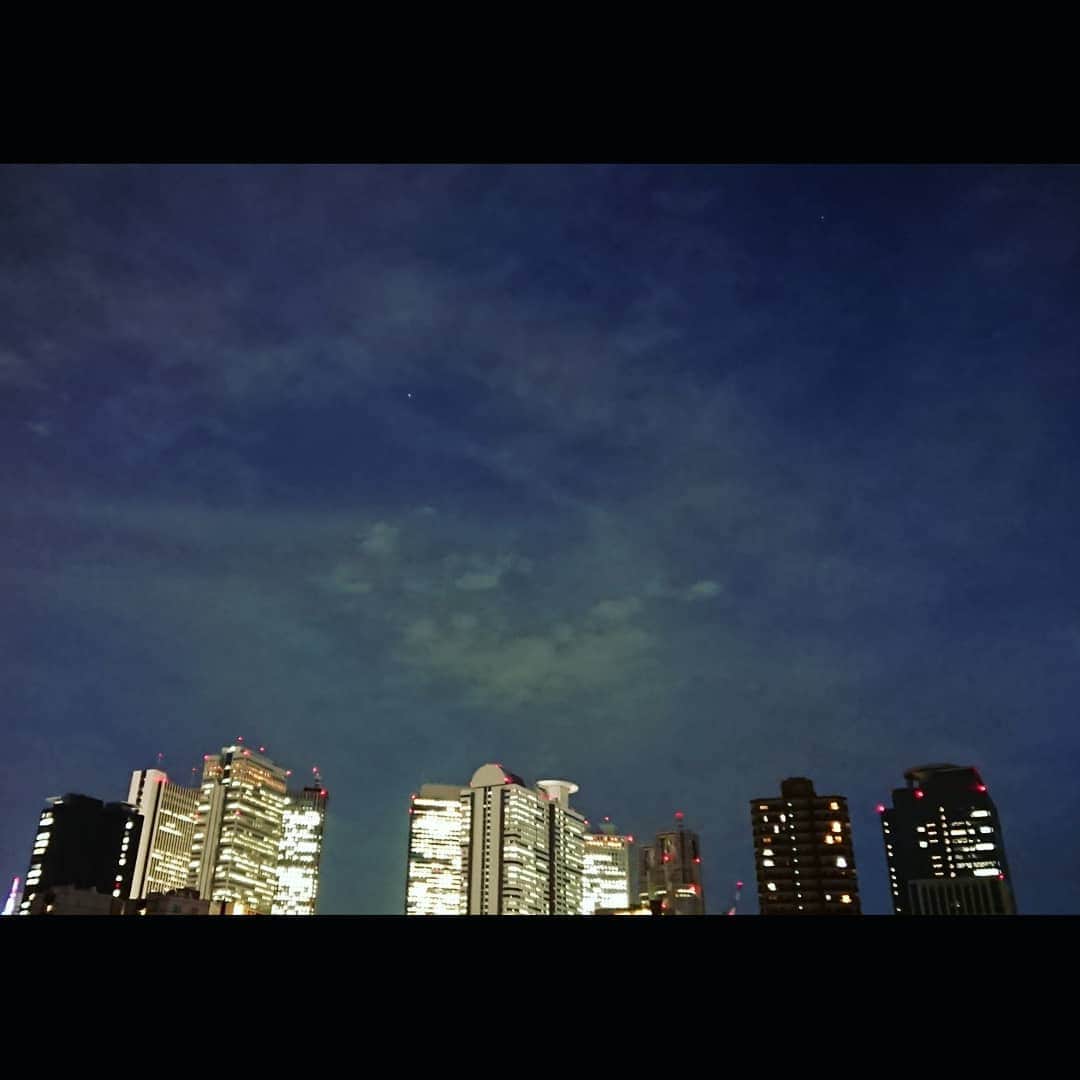 吉井怜さんのインスタグラム写真 - (吉井怜Instagram)「夜景とかうすら雲とか☆  そんな中でも星が見えた東京の空。  #夜空 #東京の空  #吉井怜 #amebablog #吉井怜オフィシャルブログ #aquamarine18 #シェア投稿」3月17日 21時04分 - rei_yoshii