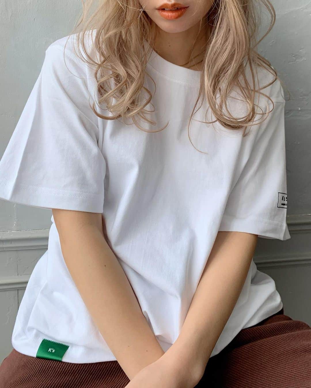 榊原伶奈のインスタグラム：「✔︎着心地良い ✔︎形良い ✔︎生地の厚さが丁度良くて下着も透けない ✔︎丈間良いから重ね着した時に白T出せる . これから暖かくなるから活躍しそうな白Ｔ🌈✨ . #白t #白tシャツ #白tシャツコーデ #コーデ　#シンプルコーデ」