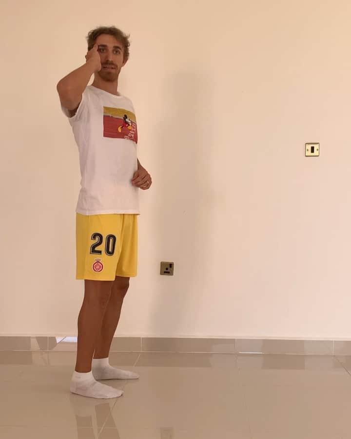 マルク・ムニエッサのインスタグラム：「Gràcies per la nominació del #Nananachallengeathome @melissajimenezgp & @marcbartra 🤪🙌🏼Your turn @sergigomez & @lau_pages ; @inlau & @aleixespargaro ; @nuriacunillera81 & @xavi 💃🏼🕺🏼#yomequedoencasa #quedatacasa #stayathome」