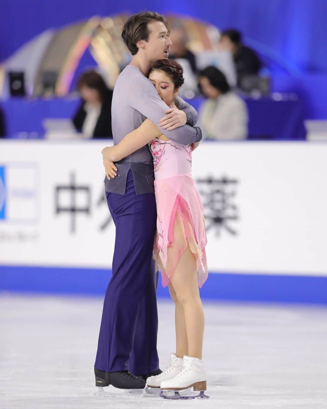 村元哉中のインスタグラム：「突然の訃報に言葉を失っています。 良い時も悪い時も氷上で共に同じ志を持ってスケートに打ち込んだ日々など、思い出は尽きません。 今はただ、心よりご冥福をお祈り申し上げます。 ⠀  Dear Chris  You will always and forever be a big part of my life and will forever be in my heart. Thank you for all the moments we shared together ups and downs , on and off ice. You will be missed. Rest in Peace Chris.  I wish my condolences to Cathy , Allison, to his family and friends. ⠀  ありがとう クリス。」