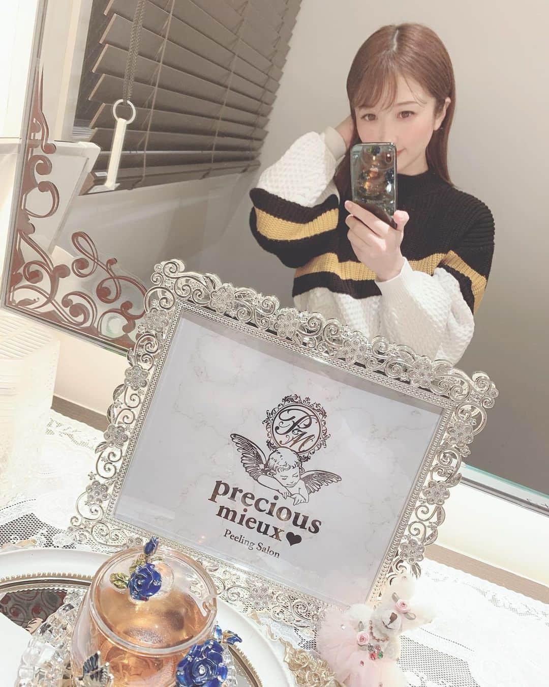 大槻ひびきさんのインスタグラム写真 - (大槻ひびきInstagram)「precious mieuxさん (@precious_mieux) の、ピーリングが忘れられなくて また予約して行ってきました😊 今回デトックスライトピーリングに 毛穴吸引のオプションを付けて えりなさんに施術していただきました🌸 ピーリングも痛みはなく お肌ツルツルに生まれ変わって 何度も触りたくなるほど プルプルほっぺになりました🥰 最近夜更かしばかりして 肌荒れ気になっていたので カウンセリングでその日のお肌のコンディションに合った ピーリングを選んでくださり ツヤ肌になって大満足です💓 ありがとうございました😊  #precious_mieux#ニキビ治療#ニキビ#ニキビ跡#日焼け止め#ピーリング#タピオカ#背中ニキビ#ニキビケア#プレシャスミュー#ハーブピーリング#東京サロン#エステサロン」3月17日 22時00分 - yanhibi0221