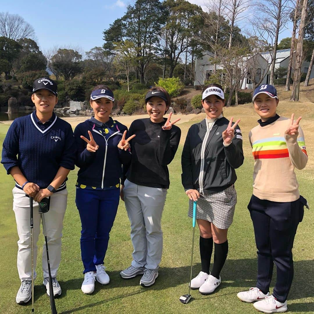 福田真未さんのインスタグラム写真 - (福田真未Instagram)「パサージュ琴海で 練習させてもらってます⛳️ コースがとても綺麗で 食事も美味しくて 本当に感謝です✨✨ 明日からもよろしくお願いします😊💕 #1日でも早く収束してほしい‼︎‼︎ #大変だけど #みんなで頑張りましょう！ #友達といたら本当に楽しい〜 #パサージュ琴海 #よしばるみ #ぺひぎょん #ふくやまえり #ほりなつか #ふくだまみ」3月17日 21時53分 - fukudamami32