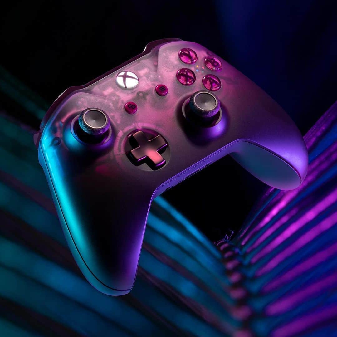 Xboxさんのインスタグラム写真 - (XboxInstagram)「Out of this world. Into your hands. #Xbox #Controller」3月17日 22時00分 - xbox