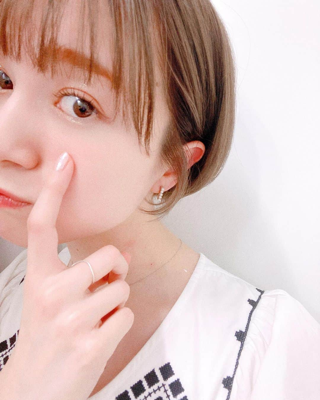 岡田ロビン翔子さんのインスタグラム写真 - (岡田ロビン翔子Instagram)「メイクを少しだけ変えましたRakuten Live 衣装は　@milkfedjp  のワンピースだよ〜」3月17日 22時11分 - i_am_robin0315