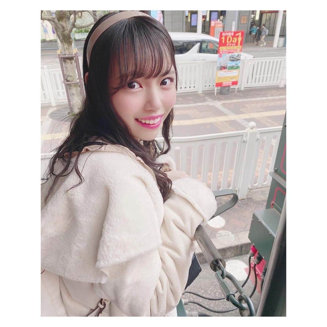 のインスタグラム：「これからも一緒にいろんなとこ行きたいねっ☺️❤️﻿ ﻿ ﻿ ﻿ #坊っちゃん列車#船#旅行#瀬戸内海汽船#松山#愛媛#愛媛旅行#列車#カチューシャ#イヤリング﻿ #outer #cecilmcbee#コーデ#ヘアアレンジ#巻き髪」