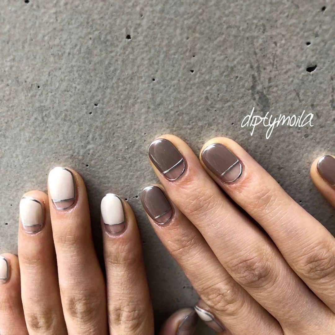 diptyMOILA diptyMOILA のインスタグラム：「metallicの囲みアート☺︎ シンプルなデザインだからこそ色をこだわってます🌿 . . . #心斎橋ネイルサロン#南船場ネイルサロン#diptymoila#diptymoila_spot#囲みネイル#メタリックネイル#こだわりカラー#ネイル」