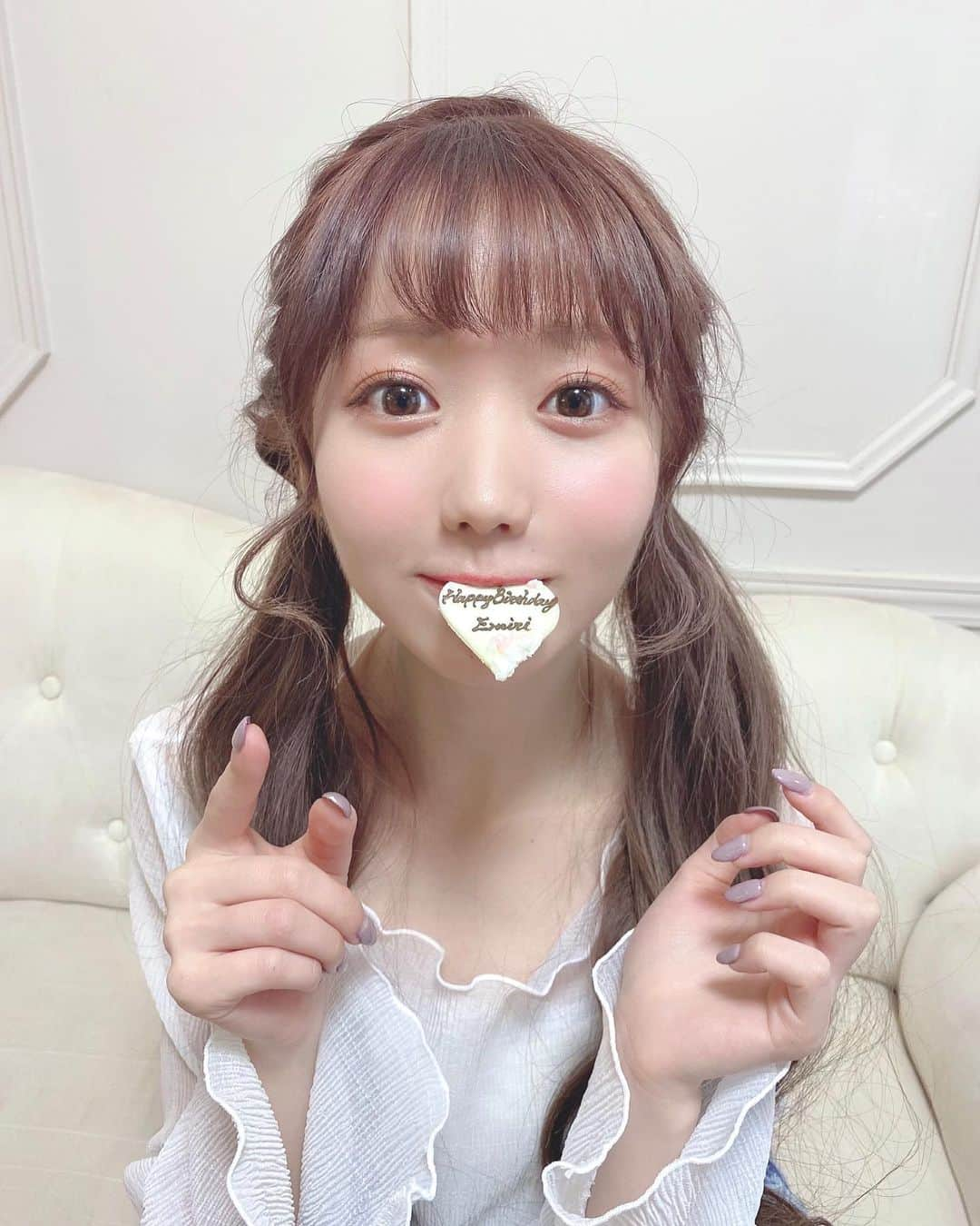 大谷映美里さんのインスタグラム写真 - (大谷映美里Instagram)「🎀 ㅤㅤㅤㅤㅤㅤㅤㅤㅤㅤㅤㅤㅤ 昨日のハニーシナモンさんの撮影で 可愛いケーキをいただきました〜〜☺️💕 ㅤㅤㅤㅤㅤㅤㅤㅤㅤㅤㅤㅤㅤ 幸せです！ いつもありがとうございます。♡ 夏コレクションのこのワンピも可愛いよ〜🙈✨ ㅤㅤㅤㅤㅤㅤㅤㅤㅤㅤㅤㅤㅤ #honeycinnamon #ハニーシナモン」3月17日 22時32分 - otani_emiri