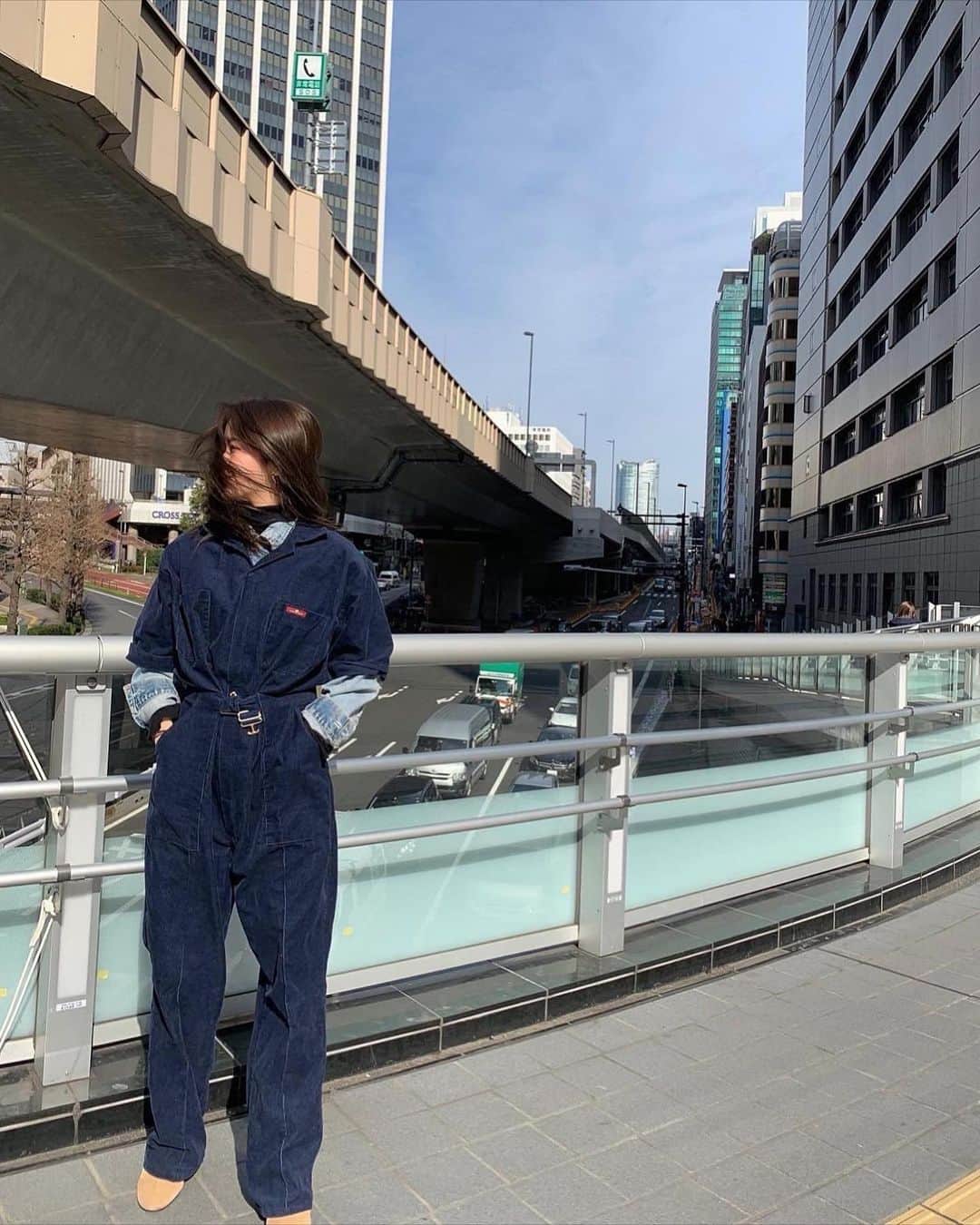 佐藤優津季のインスタグラム：「🏙🏙🏙 #turtleneck #ungrid  #denimjacket #lee #vintage  #jumpsuit #vintage  #boots #acnestudios」