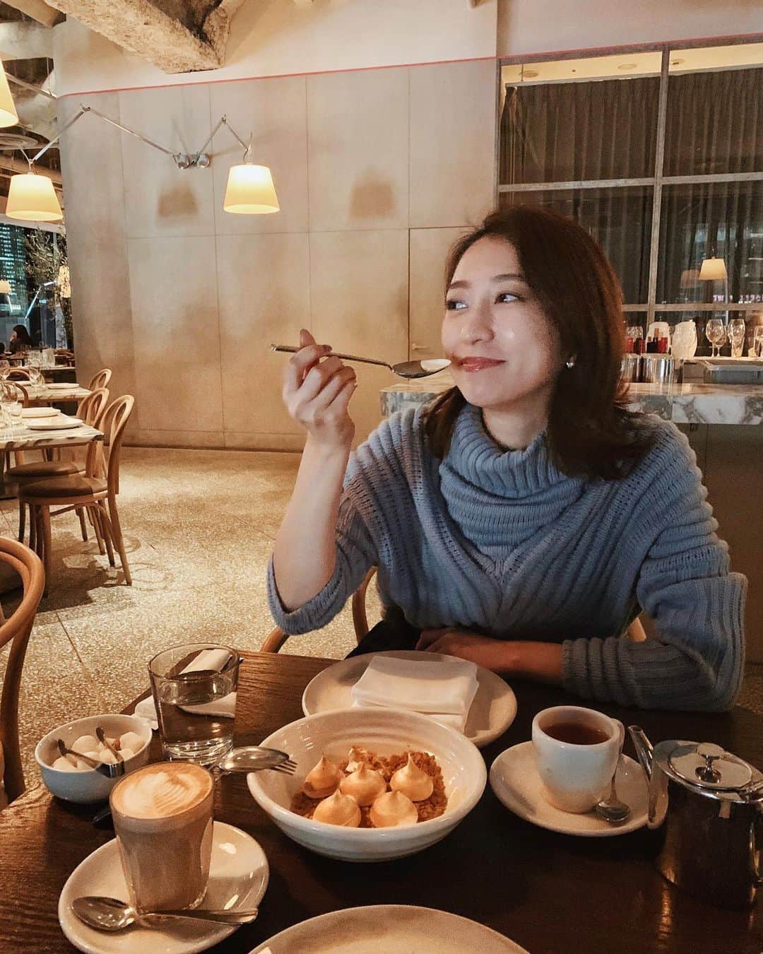瀬口かなさんのインスタグラム写真 - (瀬口かなInstagram)「ここのレモンパイ🍋は本当に美味しいです🥰 店内も凄くオシャレで大好きなお店です❣️❣️ ． ． #theapollo #ginza #ginzatokyo #ginzacafe #銀座カフェ #レモンパイ #銀座ディナー #東急プラザ銀座 #カフェ巡り #カフェ好きな人と繋がりたい」3月17日 22時39分 - seguchikana