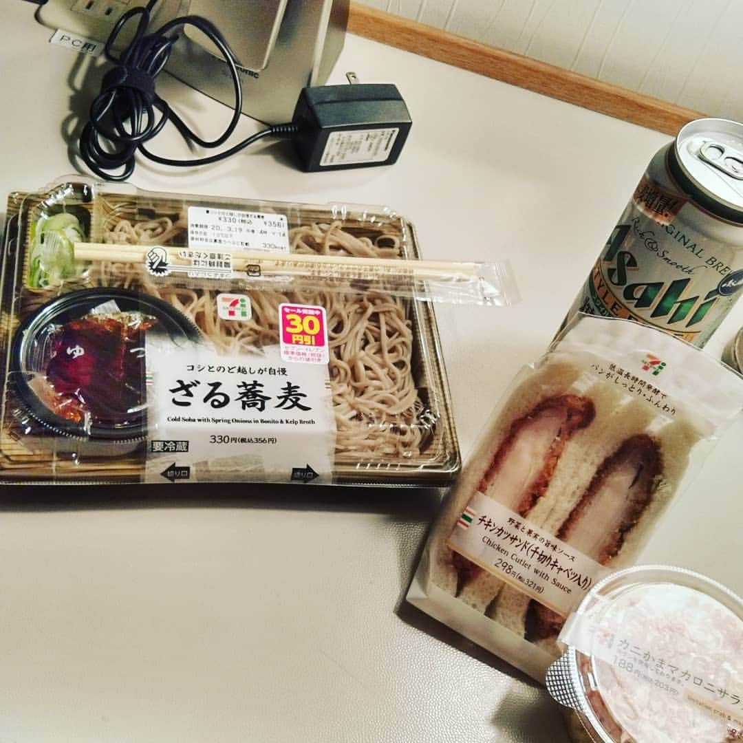 カズレーザーさんのインスタグラム写真 - (カズレーザーInstagram)「初めての佐世保で、都内と変わらぬ味を食す  #佐世保バーガー #食べたい #食べたい #食べたい」3月17日 22時49分 - kazlaser